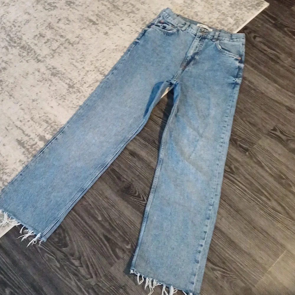 Zara High Rise Blue Jeans - Picture 2 of 12